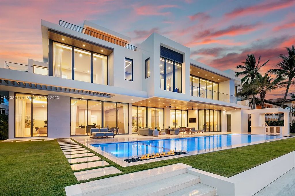 Luxury awaits in this 2021-built, 6-bed, 9-bath modern masterpiece in Fort Lauderdale's Harbor Beach gated community. Designed by Randall Stofft and crafted by Sarkela Corp, this 9,451 sq ft home features 120 ft of Intracoastal frontage, a lap pool, and outdoor kitchen.