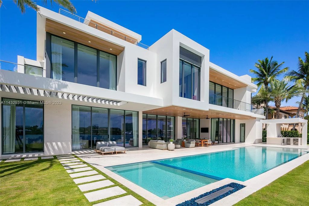 Luxury awaits in this 2021-built, 6-bed, 9-bath modern masterpiece in Fort Lauderdale's Harbor Beach gated community. Designed by Randall Stofft and crafted by Sarkela Corp, this 9,451 sq ft home features 120 ft of Intracoastal frontage, a lap pool, and outdoor kitchen.