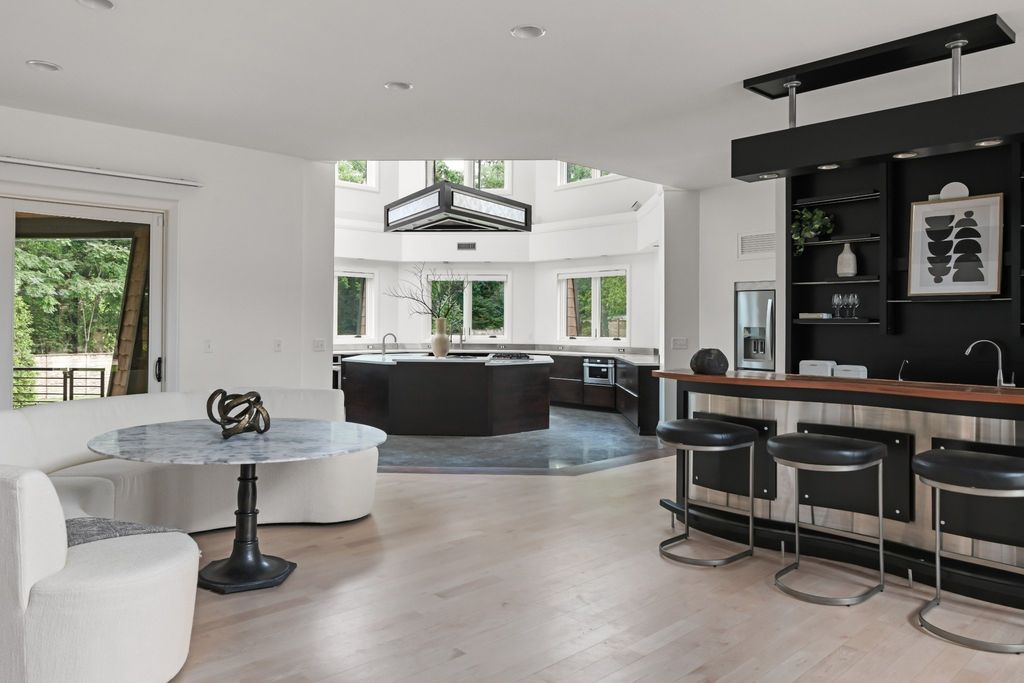 Exquisite Resort-Style Retreat: $9.25 Million Nashville Oasis Amidst Lush Greenery