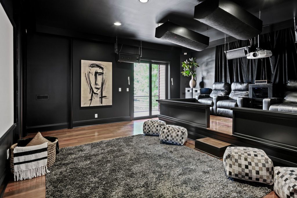 Exquisite Resort-Style Retreat: $9.25 Million Nashville Oasis Amidst Lush Greenery