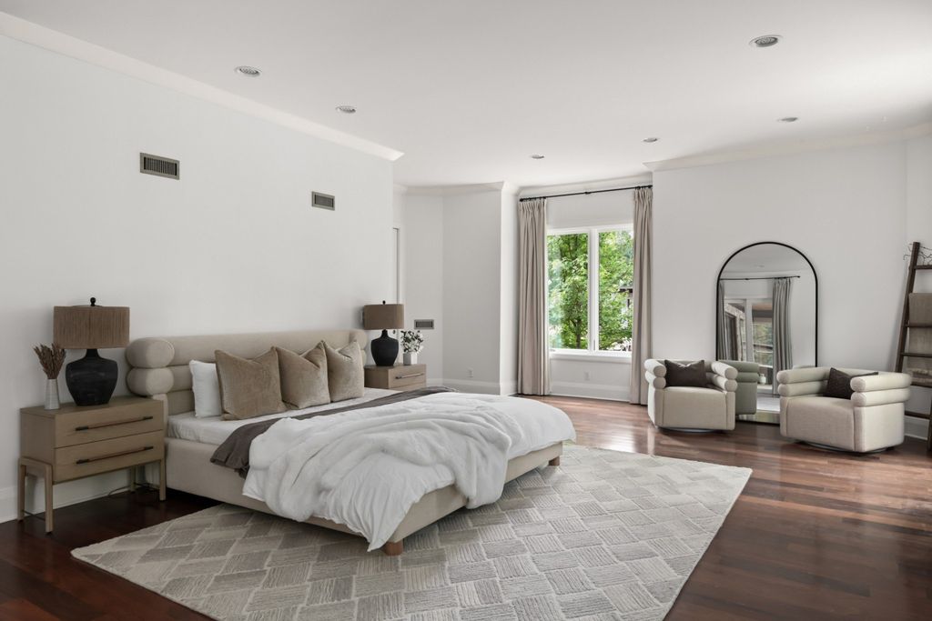 Exquisite Resort-Style Retreat: $9.25 Million Nashville Oasis Amidst Lush Greenery