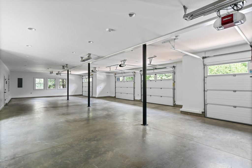 Exquisite Resort-Style Retreat: $9.25 Million Nashville Oasis Amidst Lush Greenery