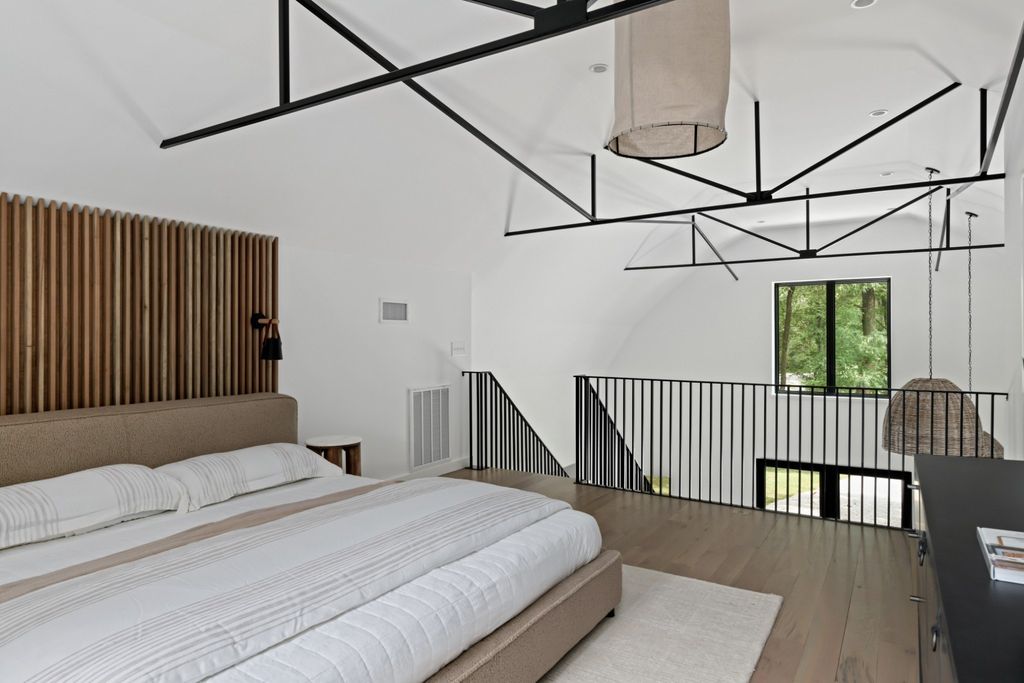 Exquisite Resort-Style Retreat: $9.25 Million Nashville Oasis Amidst Lush Greenery