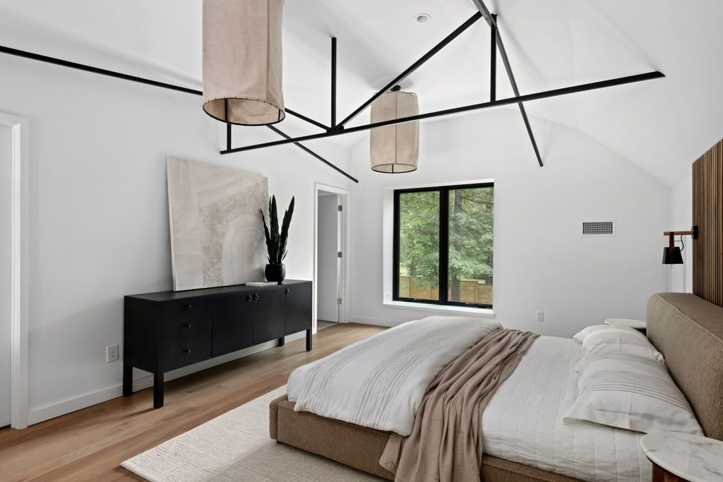 Exquisite Resort-Style Retreat: $9.25 Million Nashville Oasis Amidst Lush Greenery