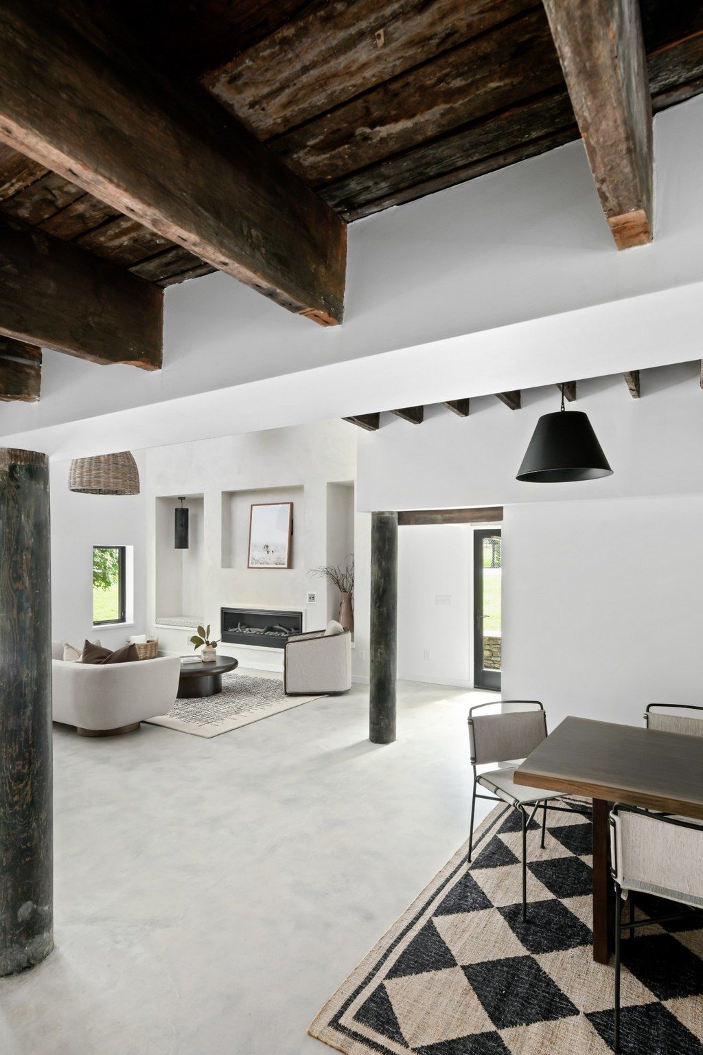 Exquisite Resort-Style Retreat: $9.25 Million Nashville Oasis Amidst Lush Greenery