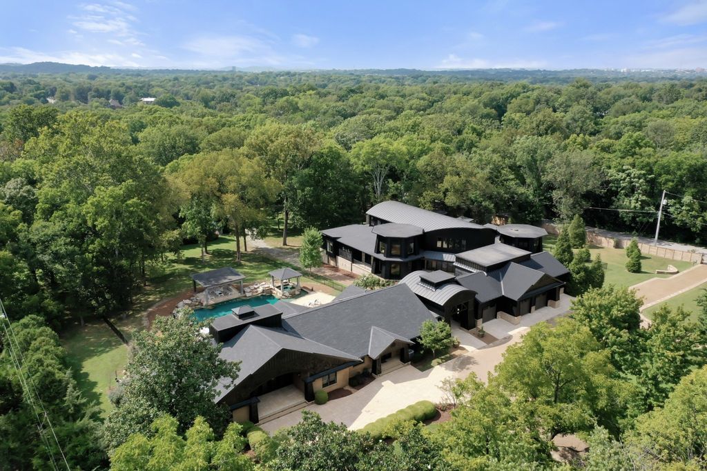 Exquisite Resort-Style Retreat: $9.25 Million Nashville Oasis Amidst Lush Greenery
