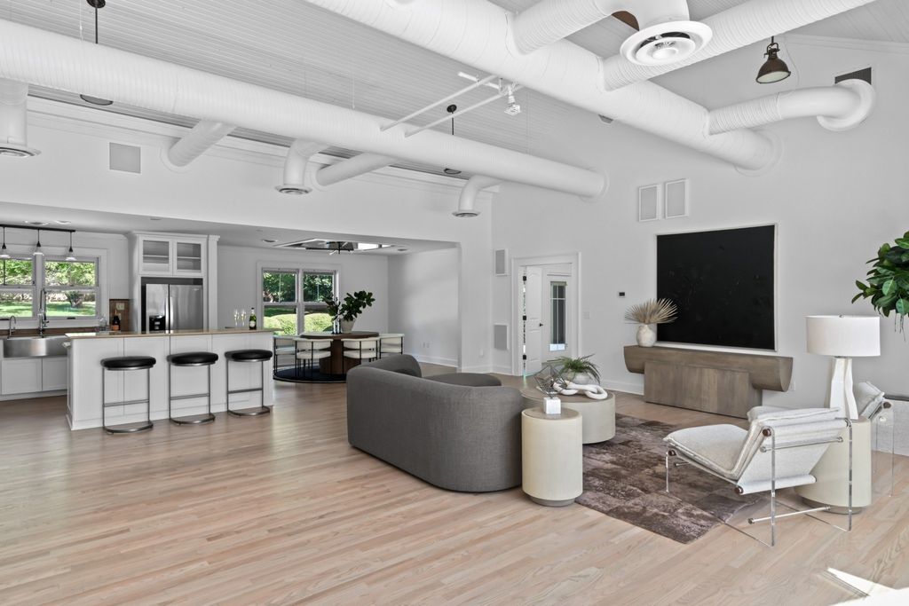 Exquisite Resort-Style Retreat: $9.25 Million Nashville Oasis Amidst Lush Greenery