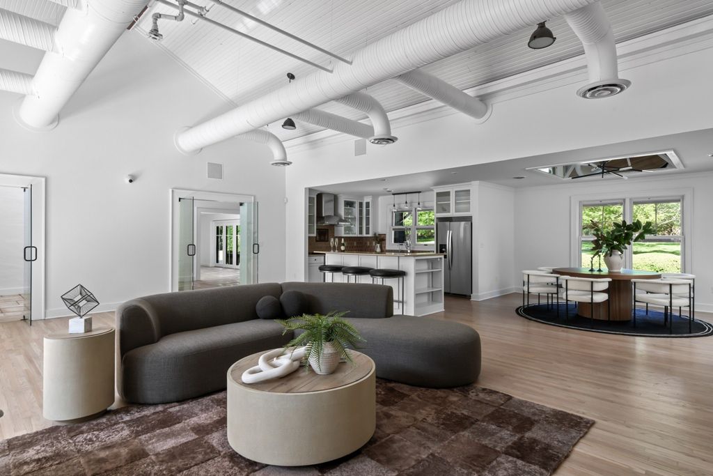 Exquisite Resort-Style Retreat: $9.25 Million Nashville Oasis Amidst Lush Greenery