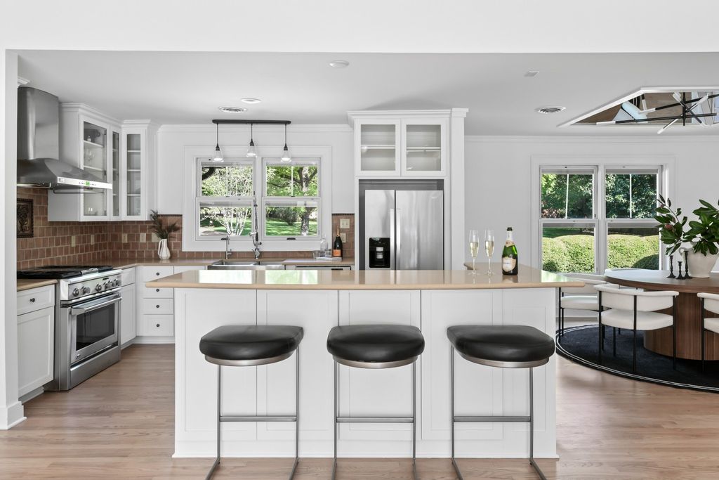 Exquisite Resort-Style Retreat: $9.25 Million Nashville Oasis Amidst Lush Greenery