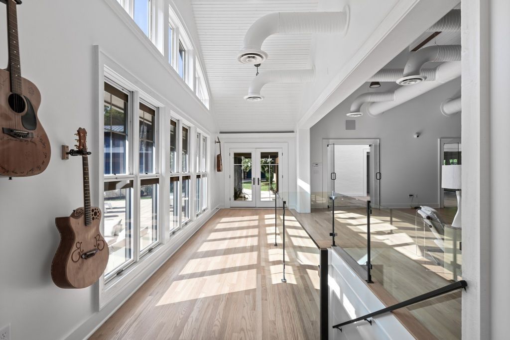 Exquisite Resort-Style Retreat: $9.25 Million Nashville Oasis Amidst Lush Greenery