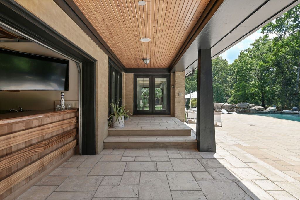 Exquisite Resort-Style Retreat: $9.25 Million Nashville Oasis Amidst Lush Greenery