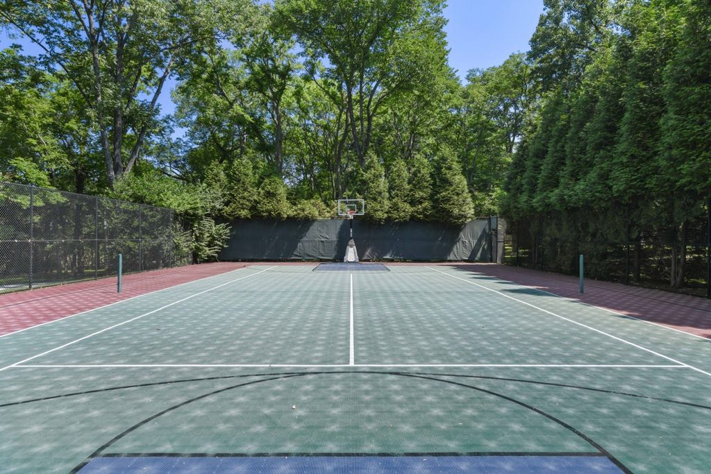 Exquisite Resort-Style Retreat: $9.25 Million Nashville Oasis Amidst Lush Greenery