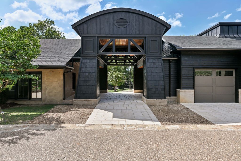 Exquisite Resort-Style Retreat: $9.25 Million Nashville Oasis Amidst Lush Greenery