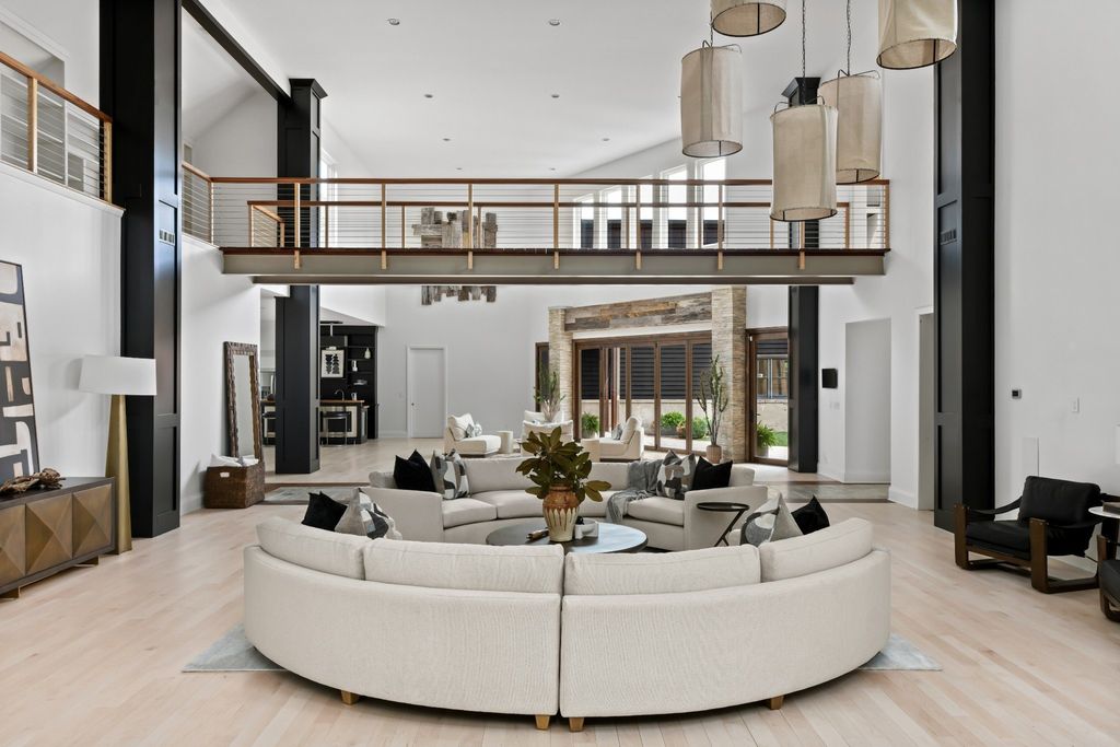 Exquisite Resort-Style Retreat: $9.25 Million Nashville Oasis Amidst Lush Greenery