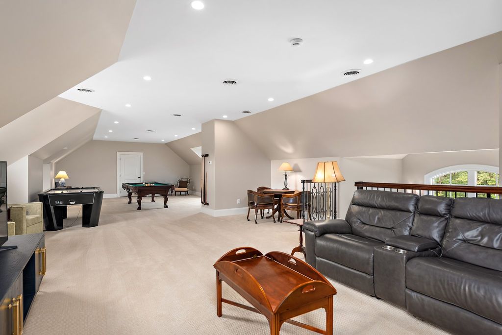 Gibsonia, Pennsylvania Gem: $2.95 Million Home with Spectacular Resort-Style Backyard and Mesmerizing Views