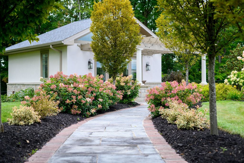 Gibsonia, Pennsylvania Gem: $2.95 Million Home with Spectacular Resort-Style Backyard and Mesmerizing Views