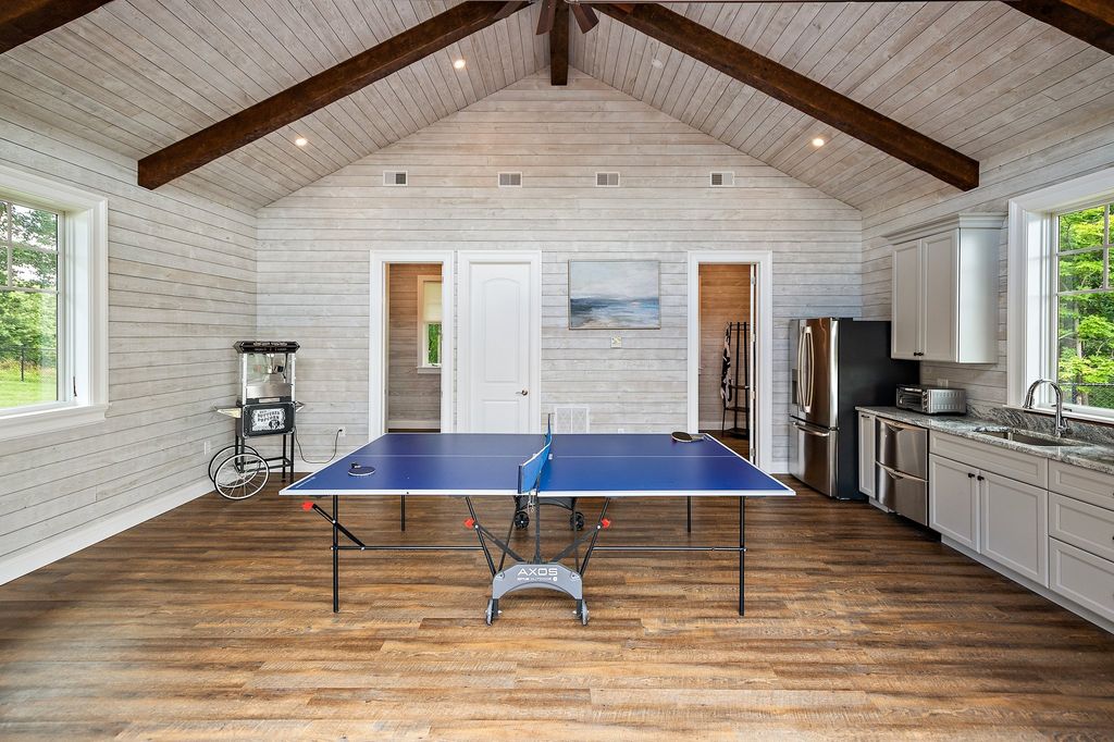 Gibsonia, Pennsylvania Gem: $2.95 Million Home with Spectacular Resort-Style Backyard and Mesmerizing Views