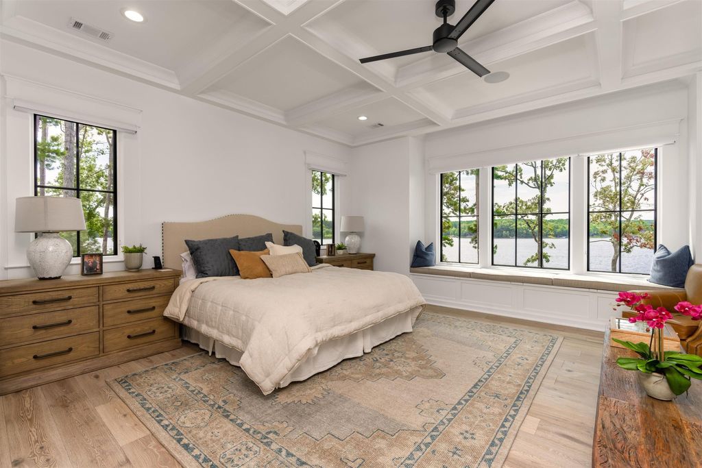 Greensboro, Georgia: A $5.5 Million Lakeside Retreat of Unrivaled Beauty