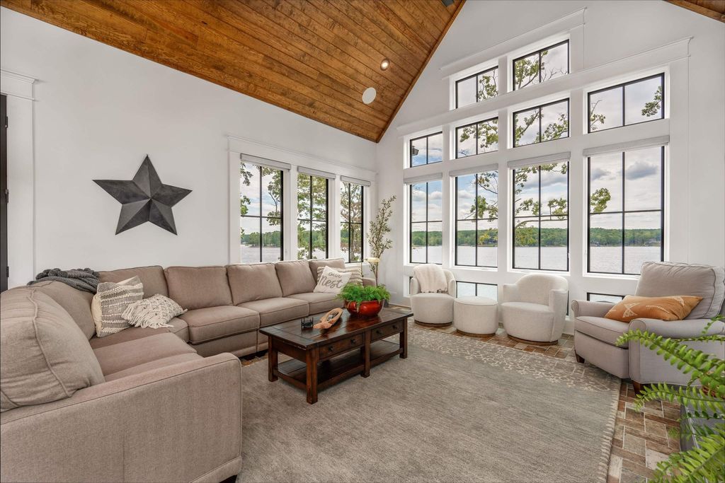 Greensboro, Georgia: A $5.5 Million Lakeside Retreat of Unrivaled Beauty