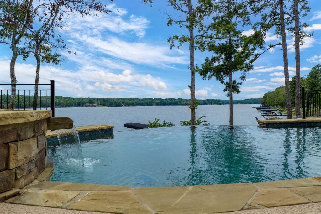 Greensboro, Georgia: A $5.5 Million Lakeside Retreat of Unrivaled Beauty