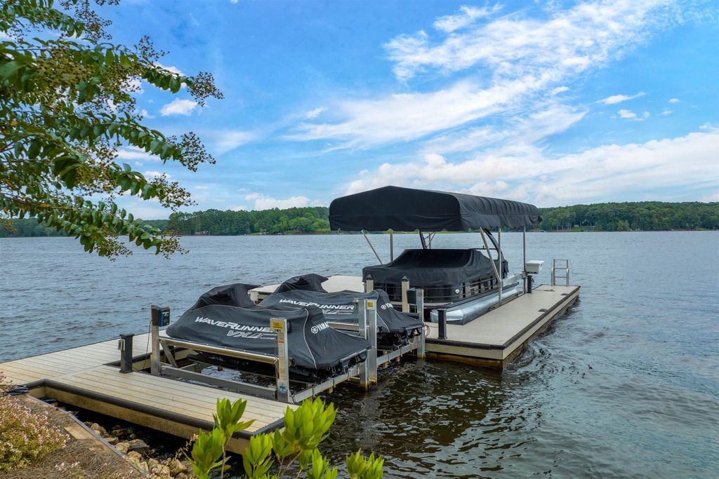 Greensboro, Georgia: A $5.5 Million Lakeside Retreat of Unrivaled Beauty