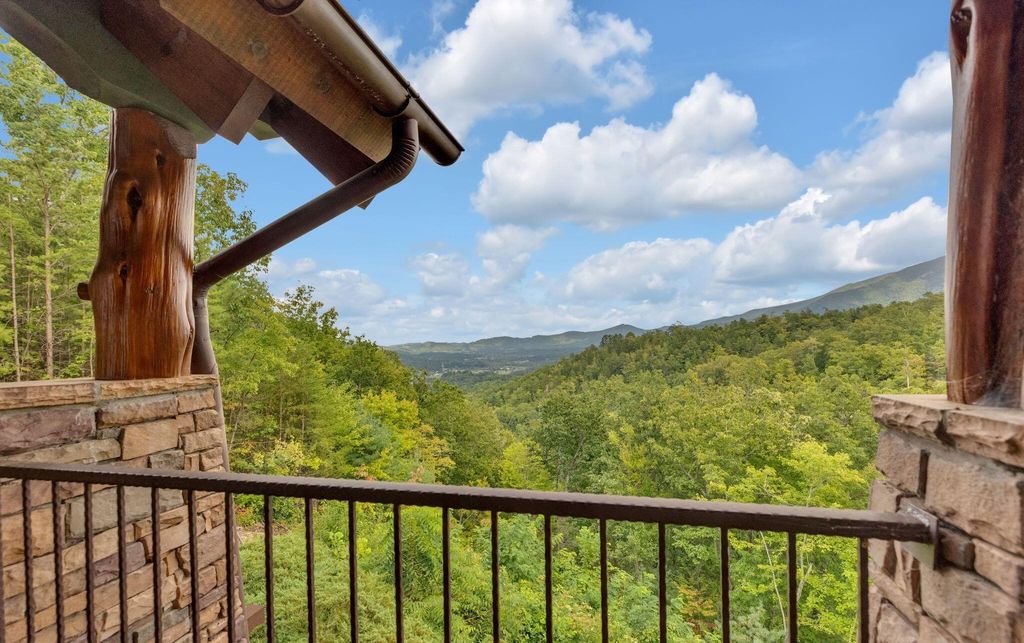 Grouse Ridge Lodge: Where Luxury Meets Nature in Sevierville, Tennessee Listed at $2.35 Million
