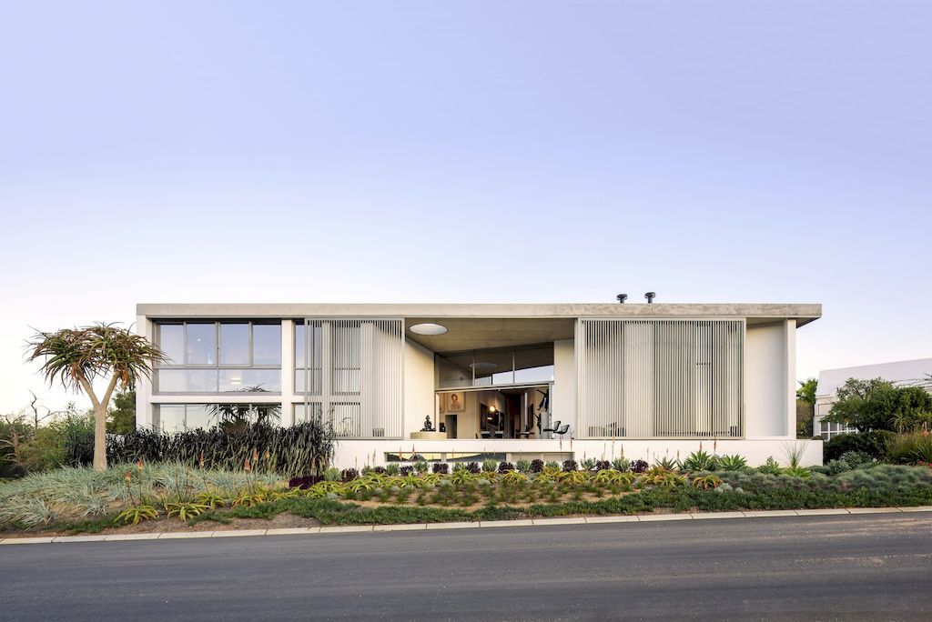 Kunshuis House and Gallery with art gallery Display by Strukt Architects