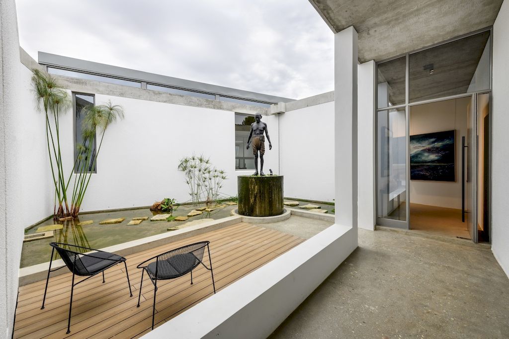 Kunshuis House and Gallery with art gallery Display by Strukt Architects