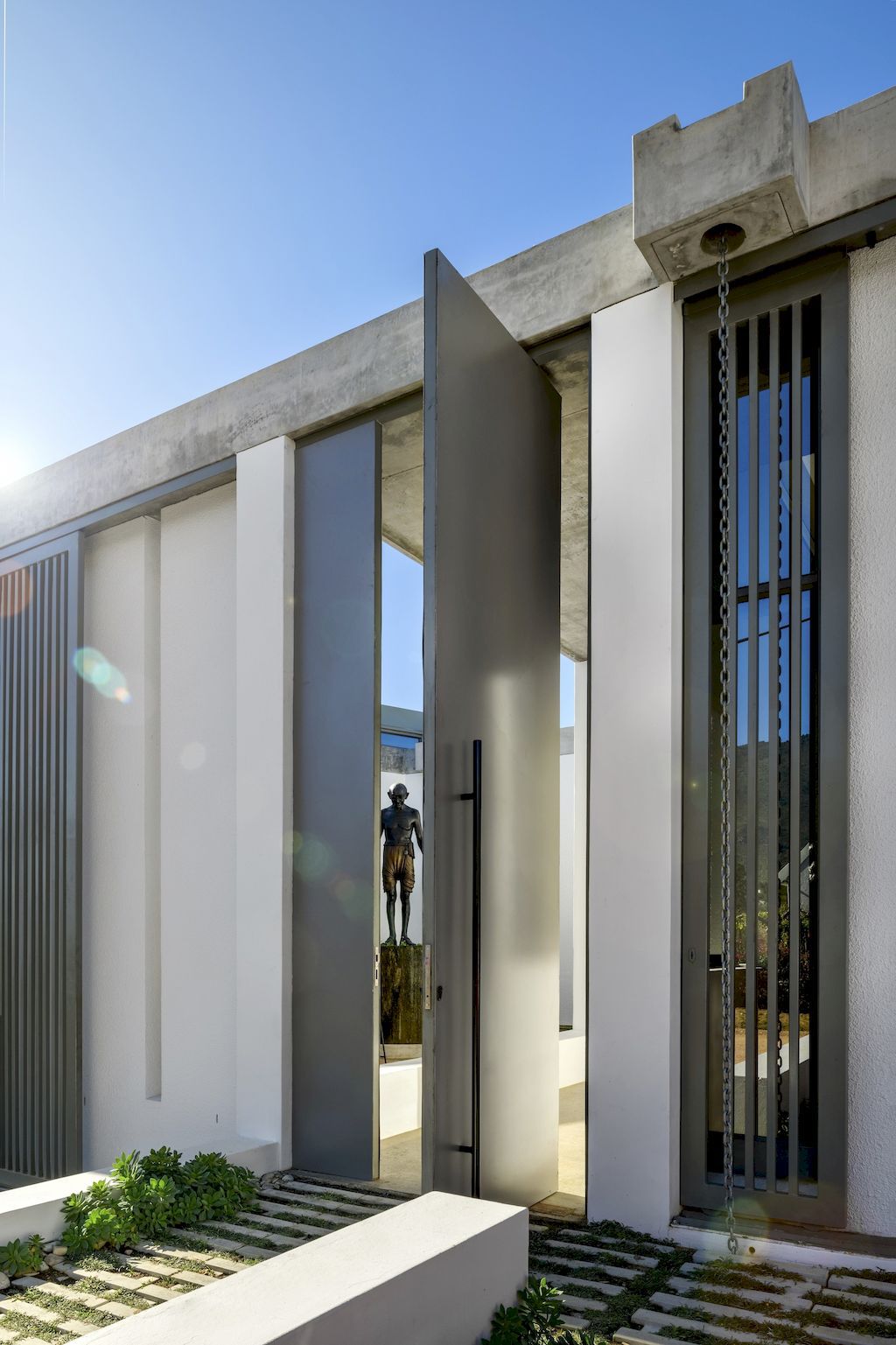 Kunshuis House and Gallery with art gallery Display by Strukt Architects