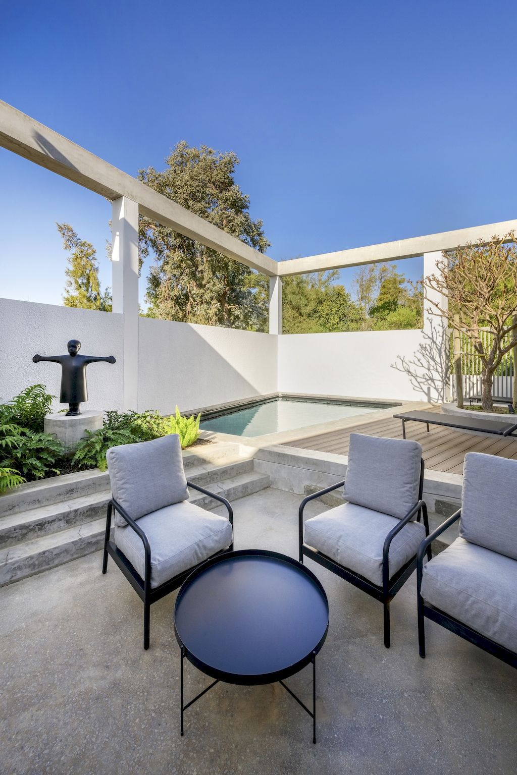 Kunshuis House and Gallery with art gallery Display by Strukt Architects