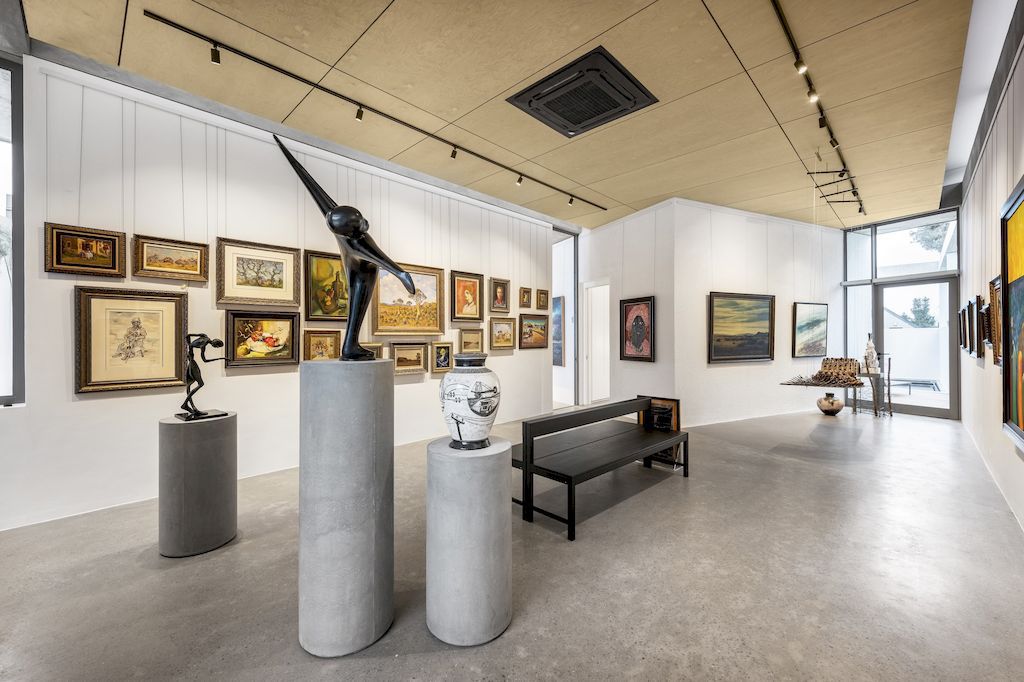 Kunshuis House and Gallery with art gallery Display by Strukt Architects