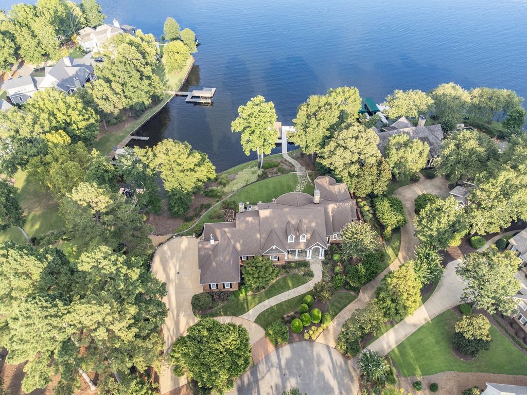 Lake Front Masterpiece: Luxury and Comfort in Eatonton, Georgia for $3,595,000