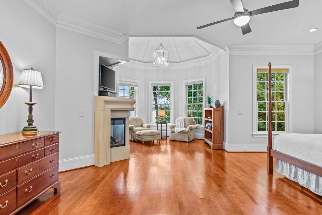 Lake Front Masterpiece: Luxury and Comfort in Eatonton, Georgia for $3,595,000