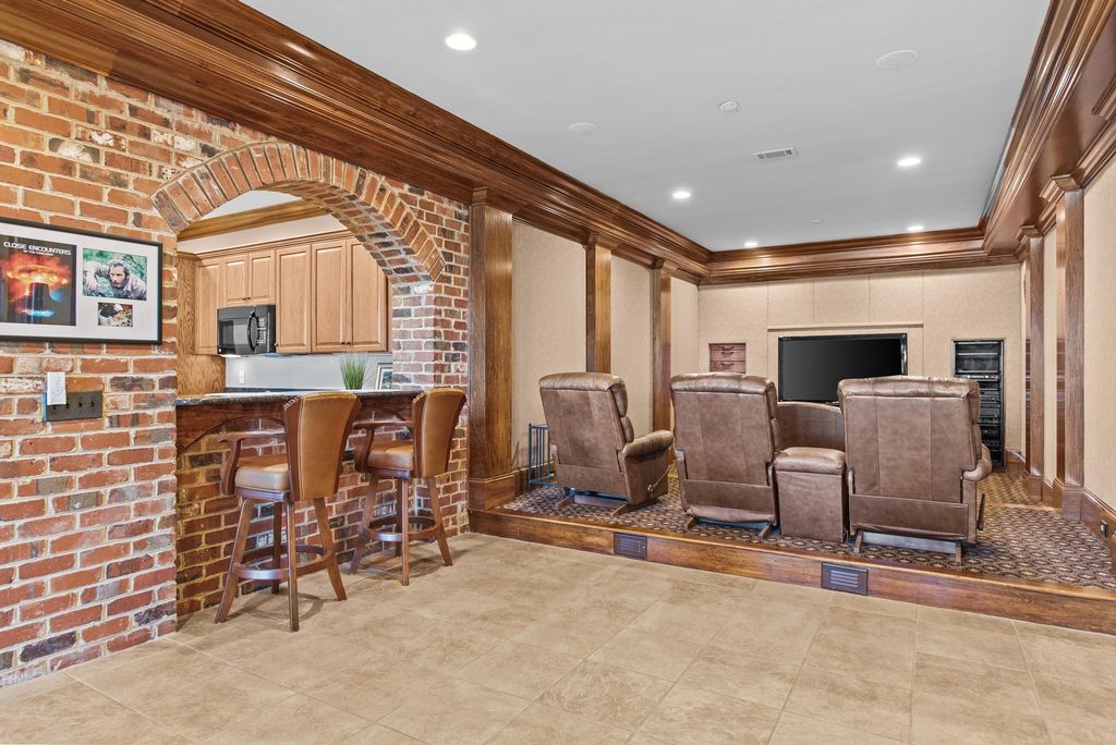 Lake Front Masterpiece: Luxury and Comfort in Eatonton, Georgia for $3,595,000