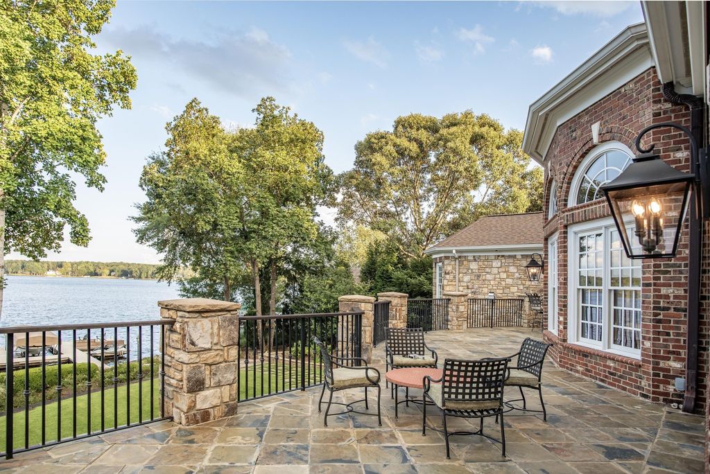 Lake Front Masterpiece: Luxury and Comfort in Eatonton, Georgia for $3,595,000