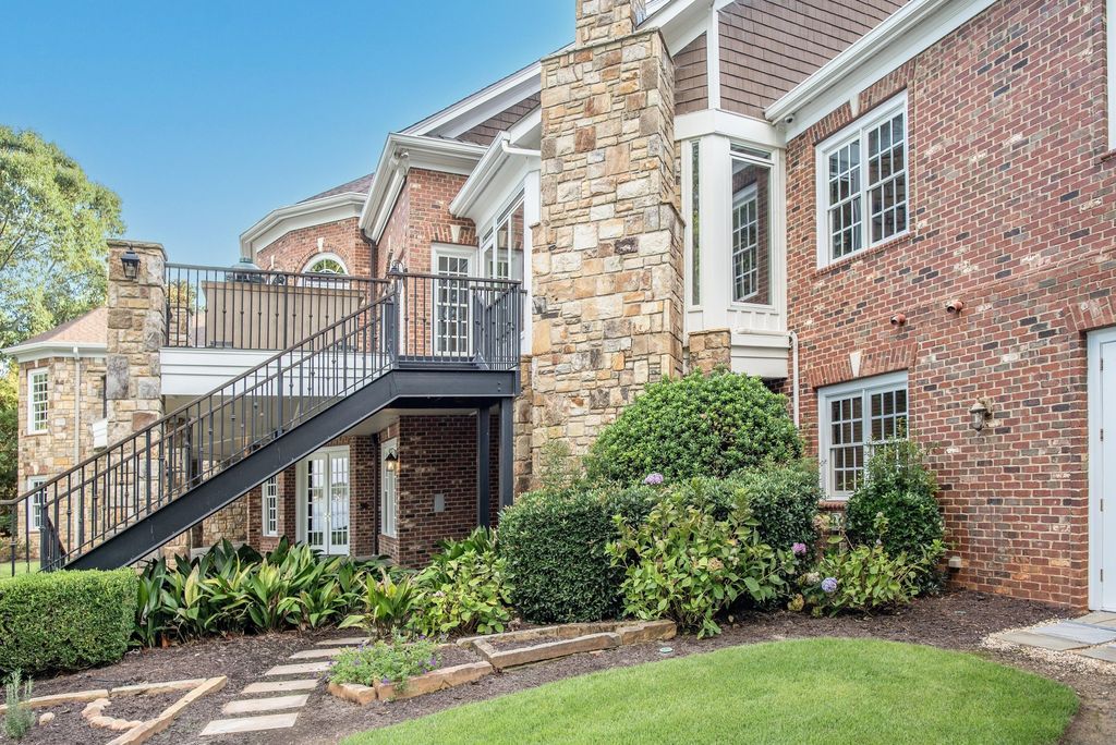 Lake Front Masterpiece: Luxury and Comfort in Eatonton, Georgia for $3,595,000