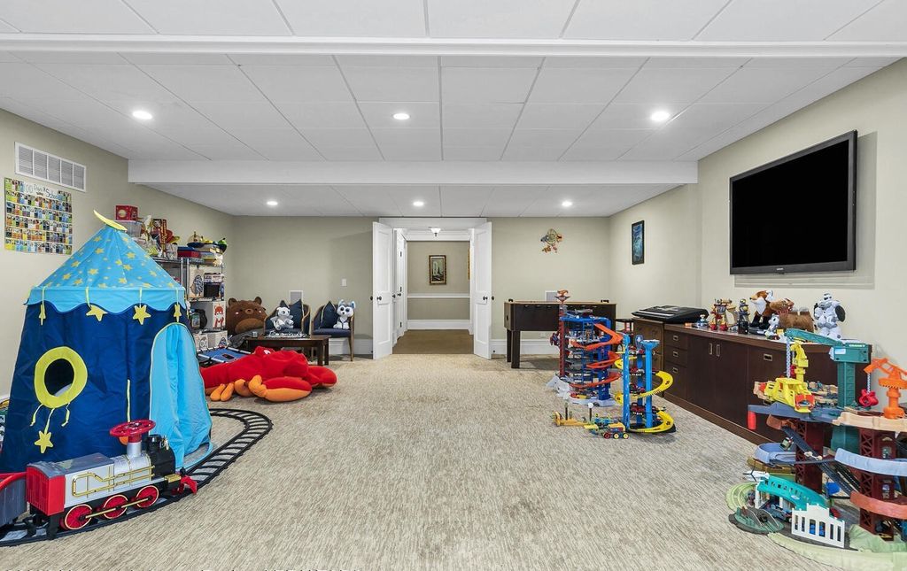 Luxurious Coastal Living: Extraordinary Waterfront Home in Rumson, New Jersey, Seeks $8.9 Million