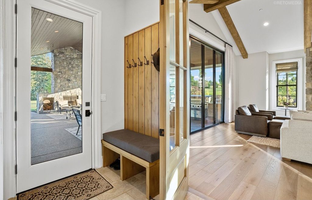 Luxurious Ridgefield, Washington Residence: A Masterpiece of Comfort and Functionality at $5,299,999