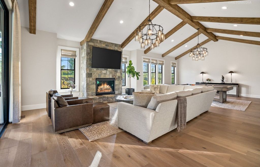 Luxurious Ridgefield, Washington Residence: A Masterpiece of Comfort and Functionality at $5,299,999