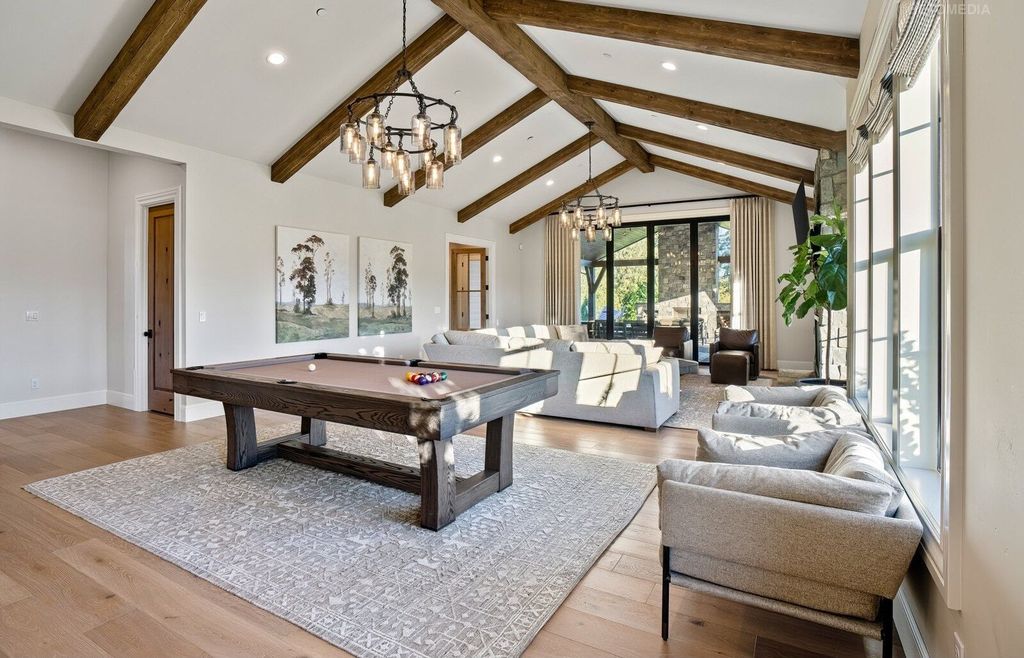 Luxurious Ridgefield, Washington Residence: A Masterpiece of Comfort and Functionality at $5,299,999