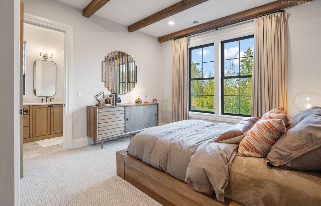 Luxurious Ridgefield, Washington Residence: A Masterpiece of Comfort and Functionality at $5,299,999