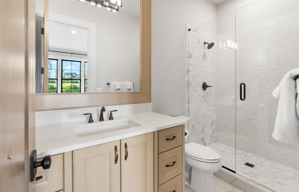 Luxurious Ridgefield, Washington Residence: A Masterpiece of Comfort and Functionality at $5,299,999