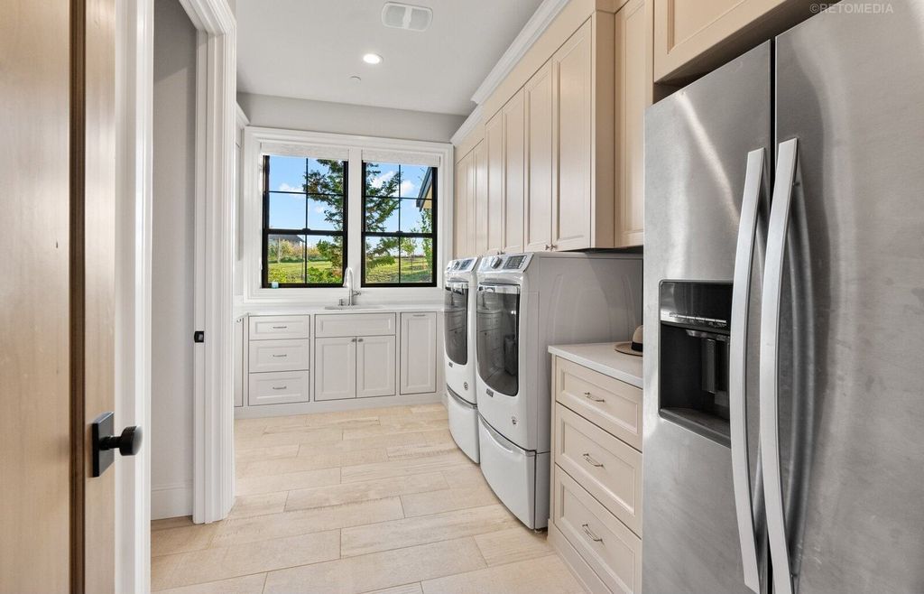 Luxurious Ridgefield, Washington Residence: A Masterpiece of Comfort and Functionality at $5,299,999