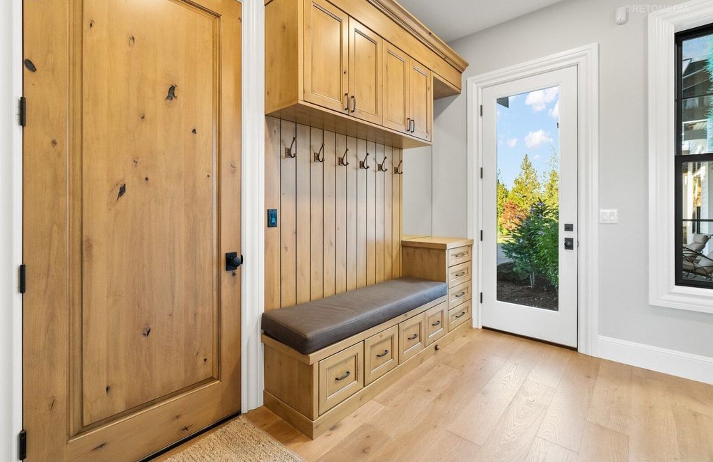 Luxurious Ridgefield, Washington Residence: A Masterpiece of Comfort and Functionality at $5,299,999