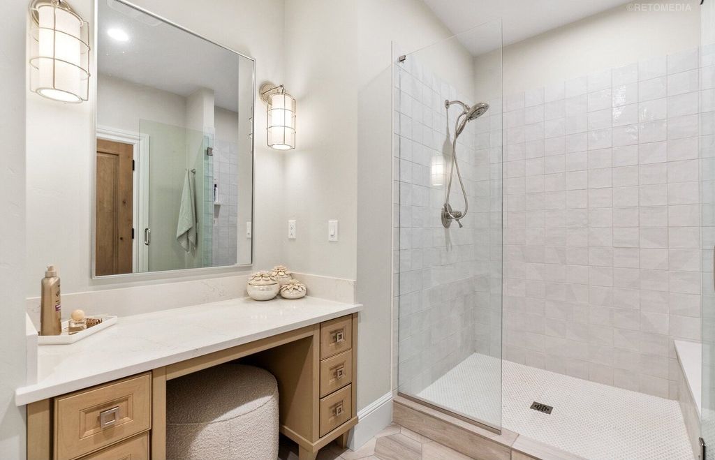 Luxurious Ridgefield, Washington Residence: A Masterpiece of Comfort and Functionality at $5,299,999