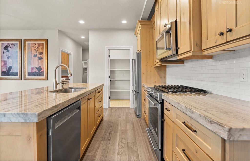 Luxurious Ridgefield, Washington Residence: A Masterpiece of Comfort and Functionality at $5,299,999