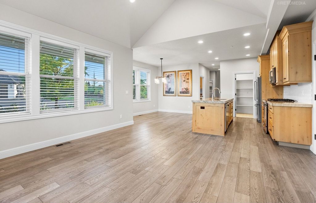 Luxurious Ridgefield, Washington Residence: A Masterpiece of Comfort and Functionality at $5,299,999