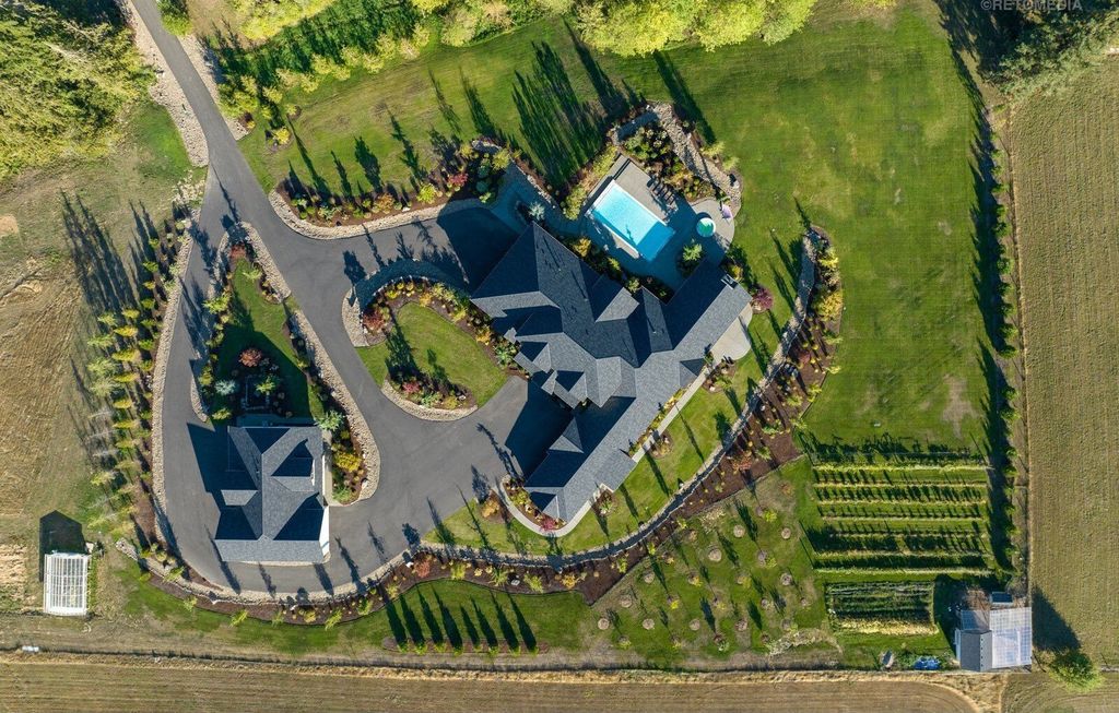 Luxurious Ridgefield, Washington Residence: A Masterpiece of Comfort and Functionality at $5,299,999