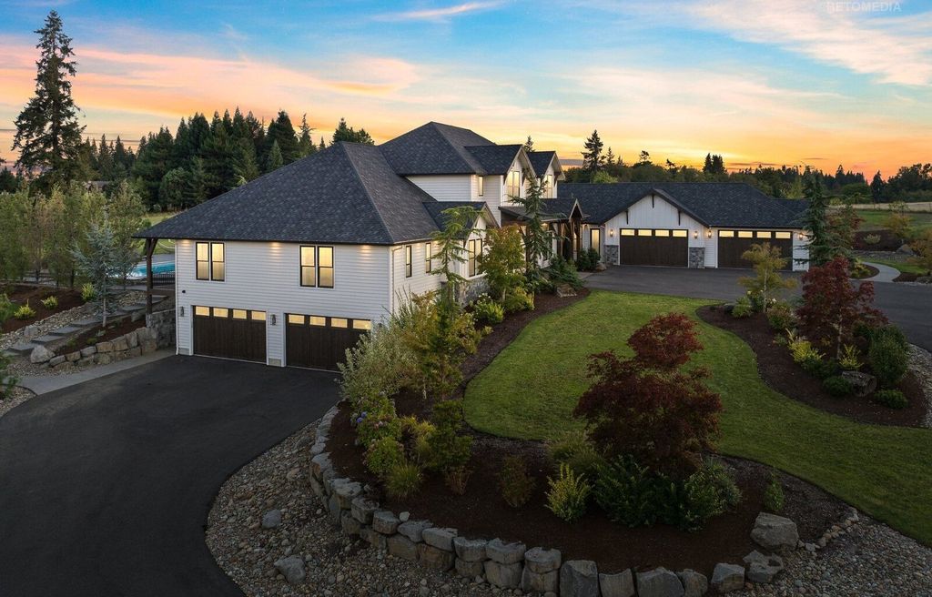 Luxurious Ridgefield, Washington Residence: A Masterpiece of Comfort and Functionality at $5,299,999