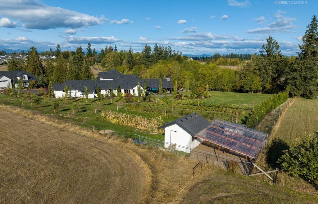 Luxurious Ridgefield, Washington Residence: A Masterpiece of Comfort and Functionality at $5,299,999